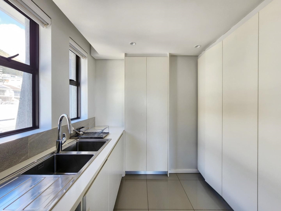 To Let 4 Bedroom Property for Rent in Sea Point Western Cape